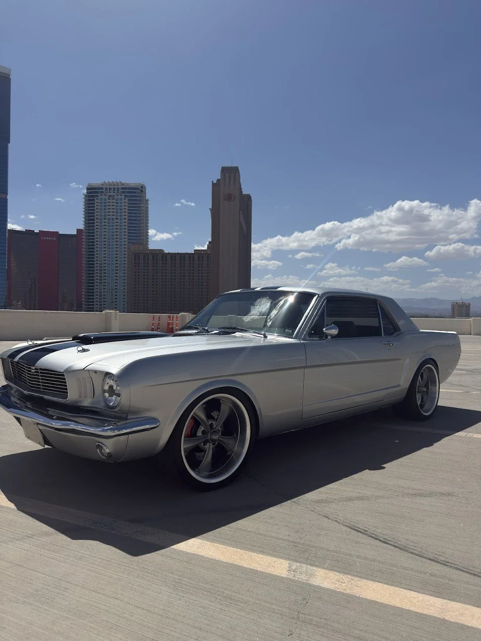Ford-Mustang-coupe-1965-Silver-Black-15
