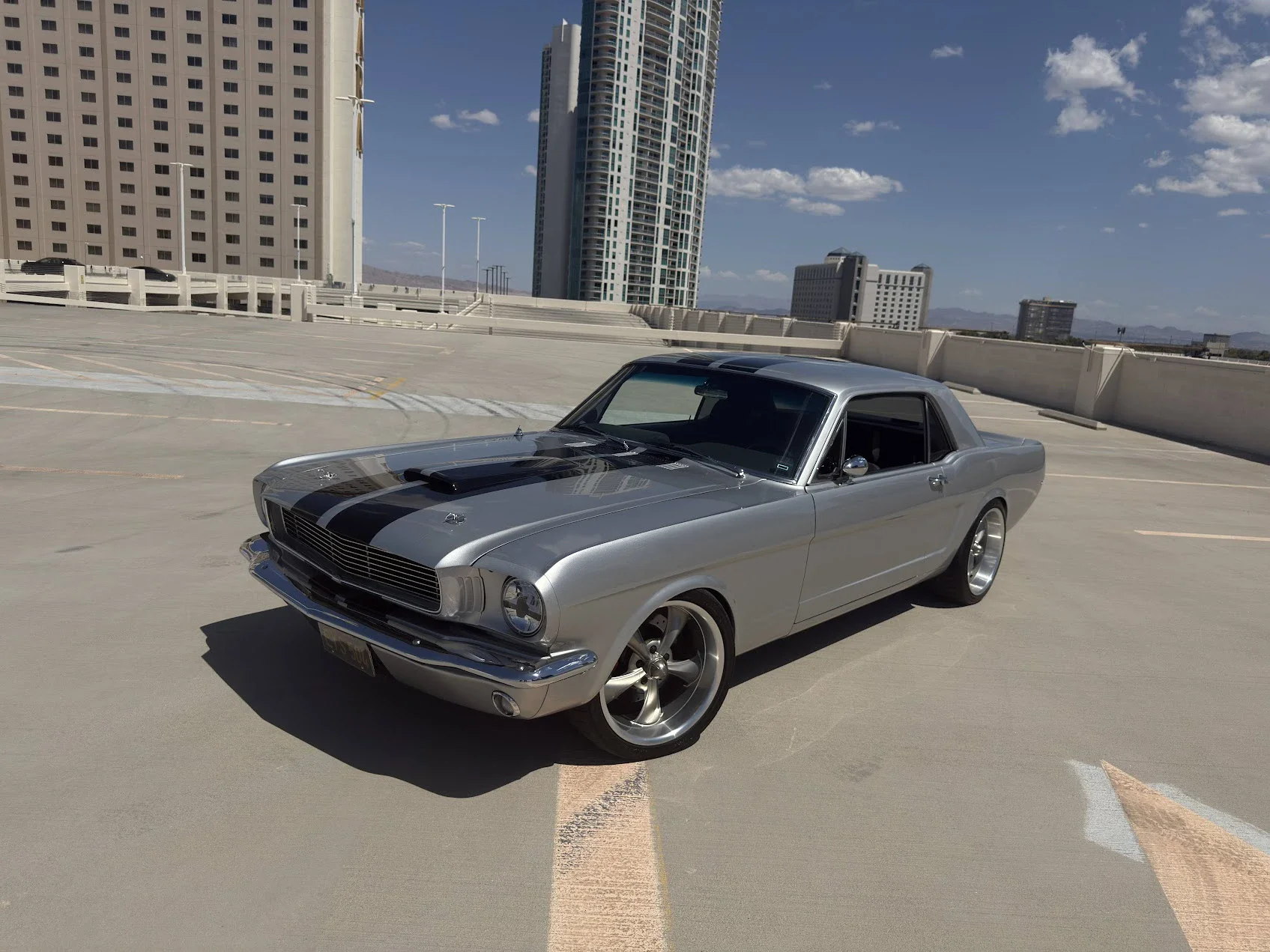 Ford-Mustang-coupe-1965-Silver-Black-16