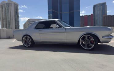 Ford-Mustang-coupe-1965-Silver-Black-18