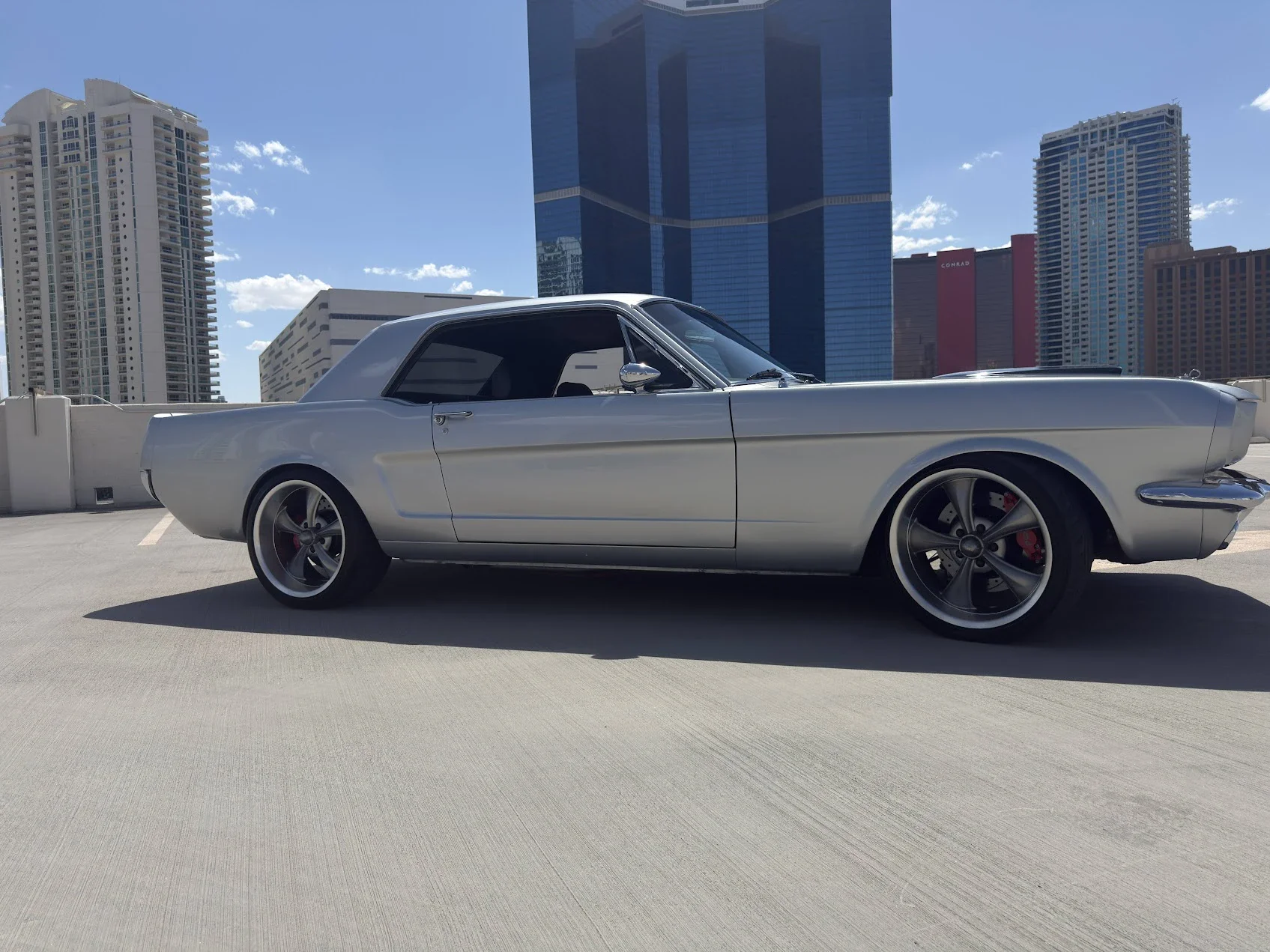 Ford-Mustang-coupe-1965-Silver-Black-18