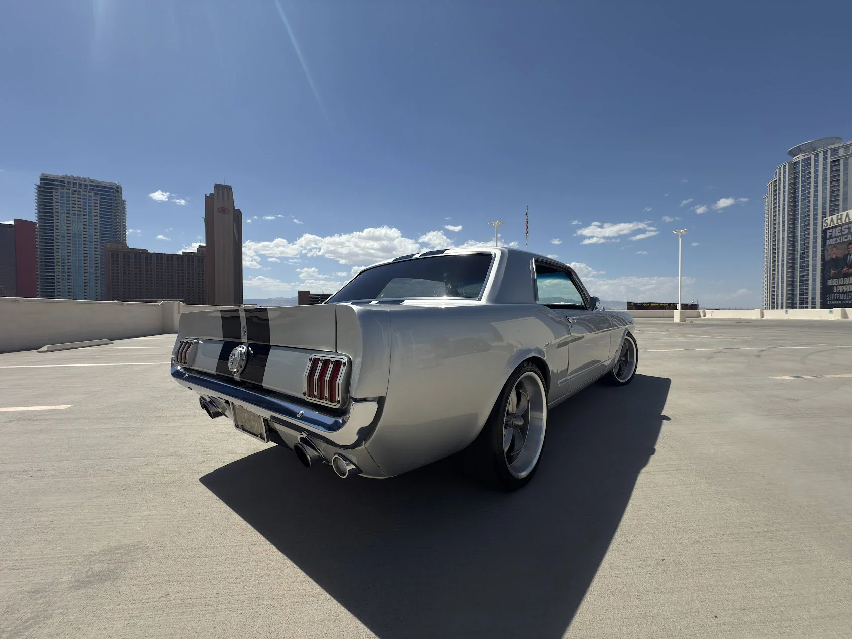 Ford-Mustang-coupe-1965-Silver-Black-19