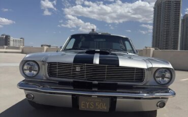 Ford-Mustang-coupe-1965-Silver-Black-2