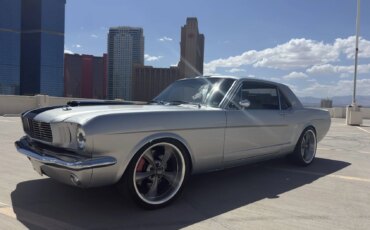 Ford-Mustang-coupe-1965-Silver-Black