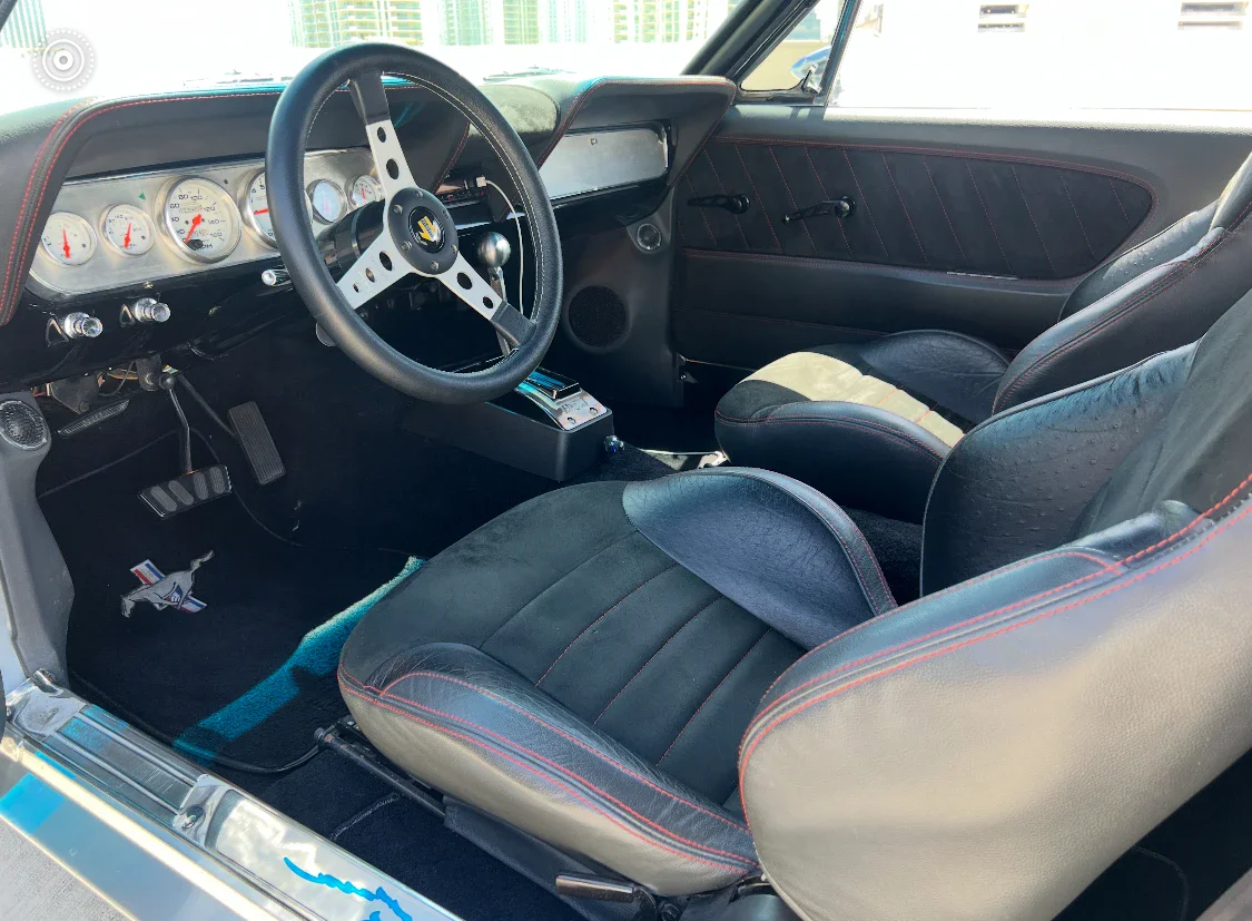 Ford-Mustang-coupe-1965-Silver-Black-5