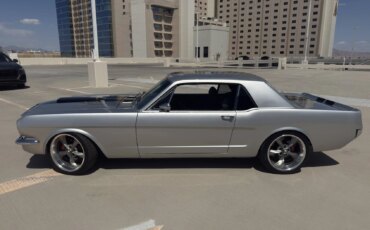 Ford-Mustang-coupe-1965-Silver-Black-9