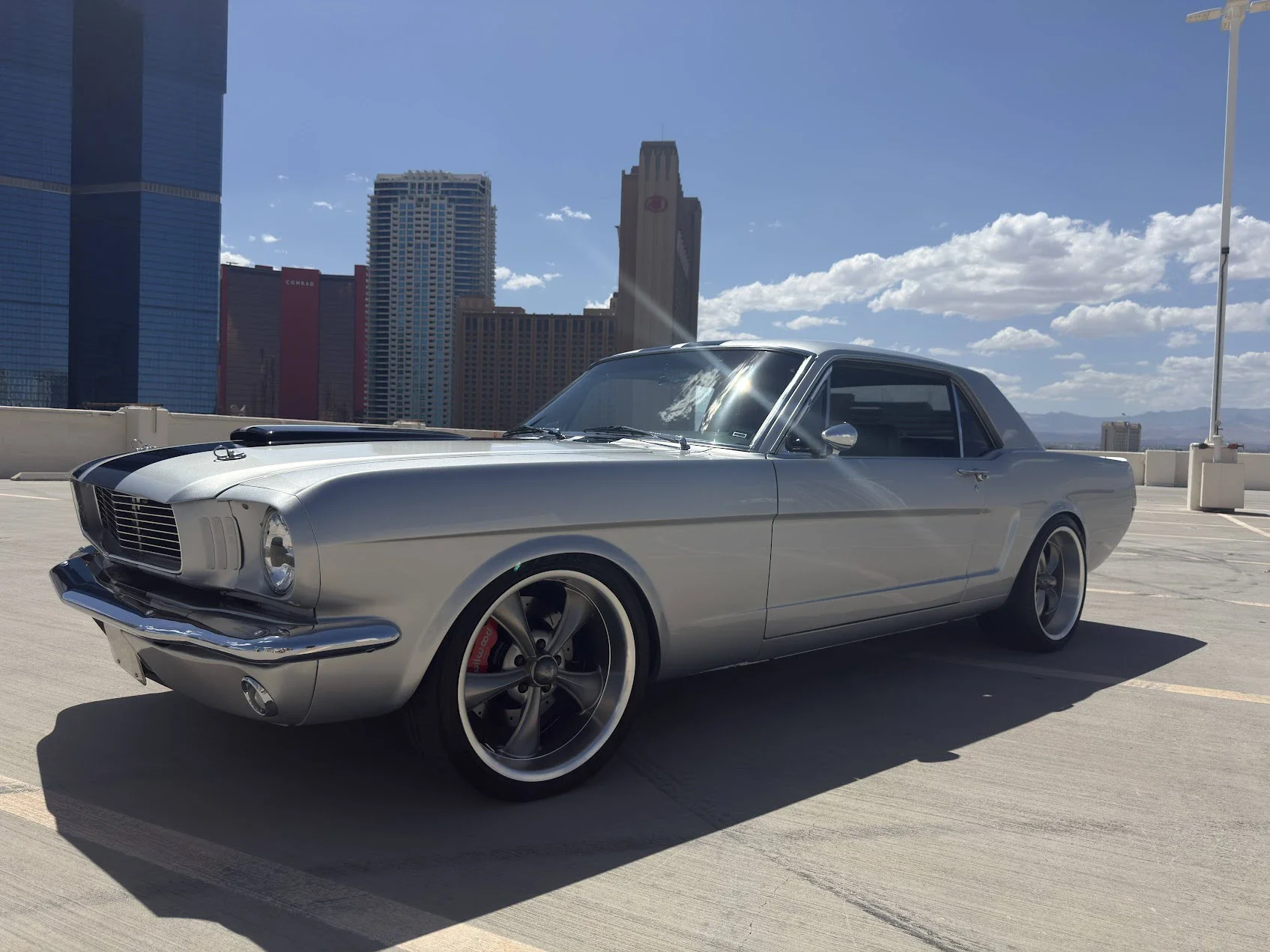 Ford-Mustang-coupe-1965-Silver-Black