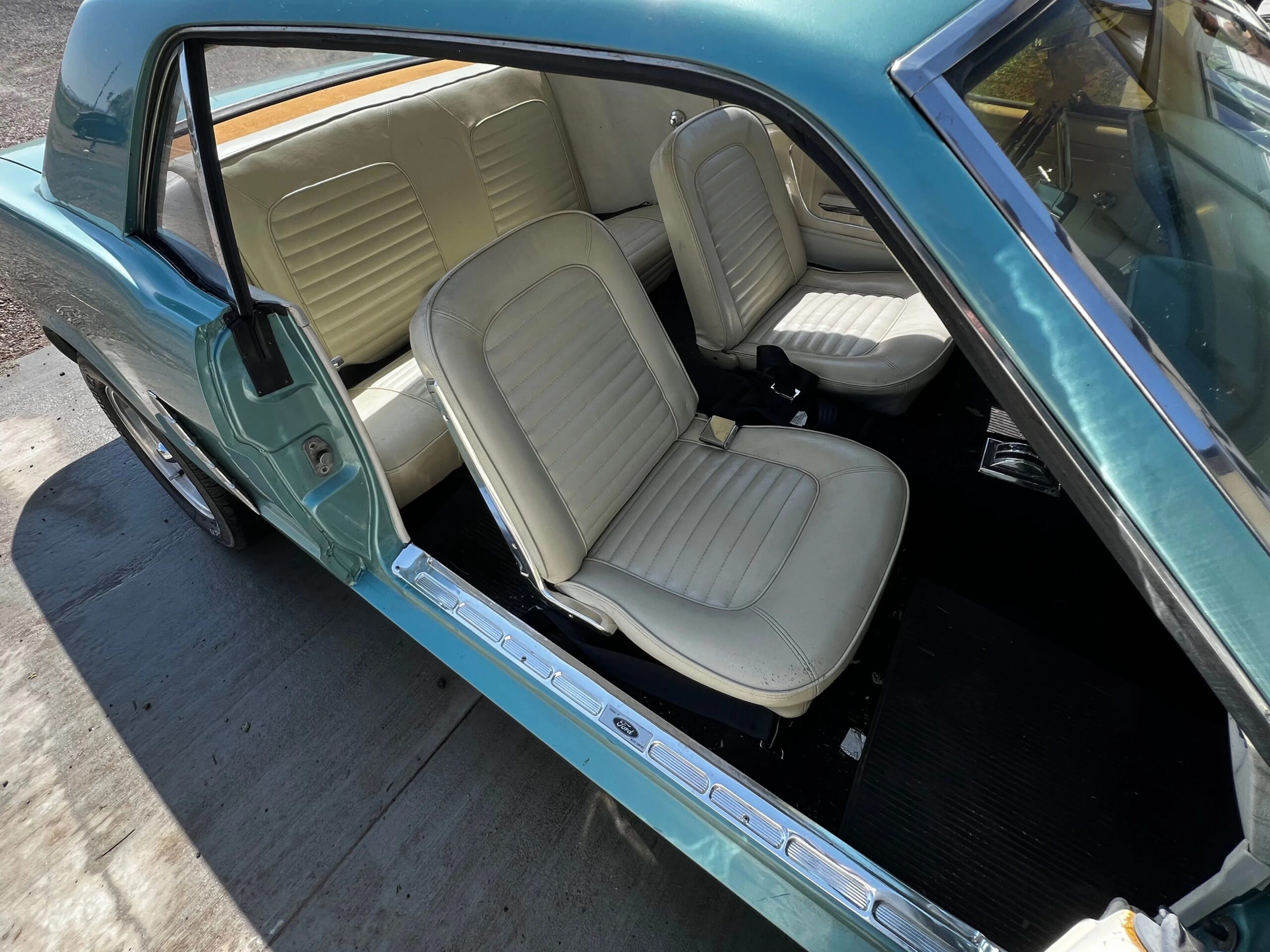 Ford-Mustang-coupe-1965-Turquoise-White-16