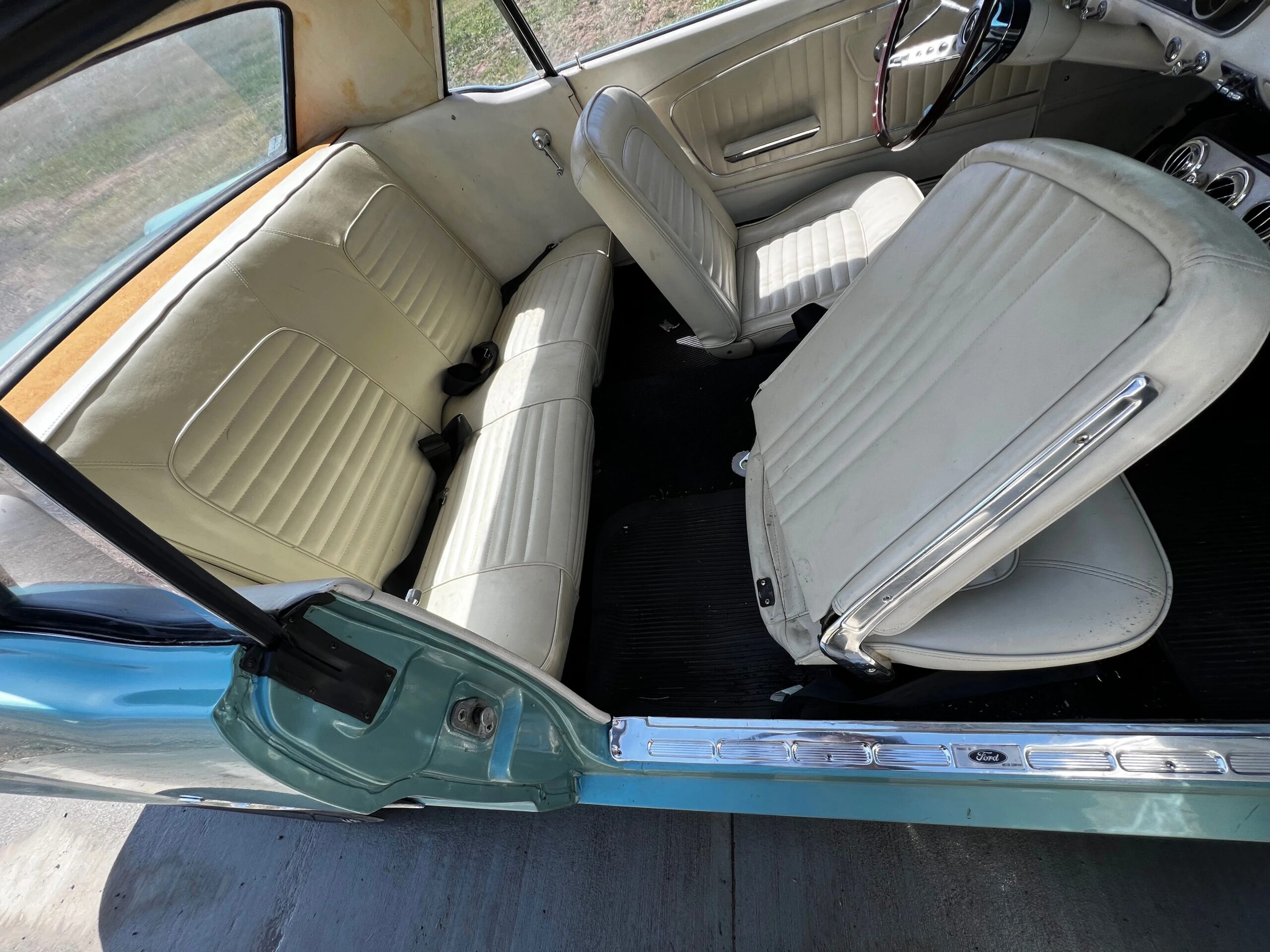 Ford-Mustang-coupe-1965-Turquoise-White-17