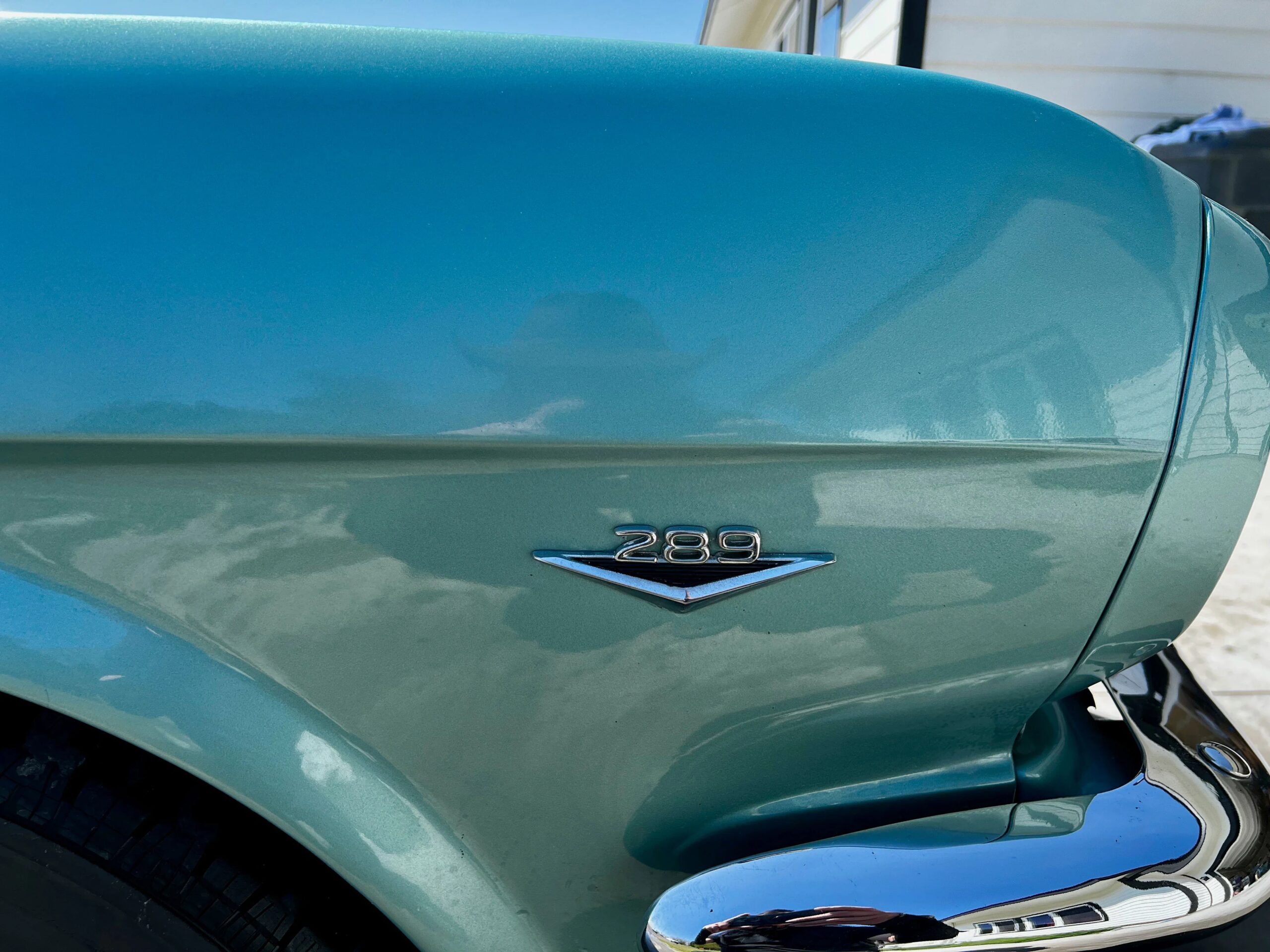 Ford-Mustang-coupe-1965-Turquoise-White-2