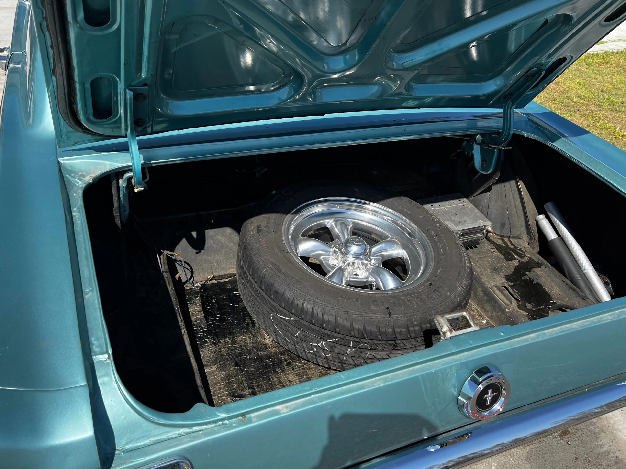 Ford-Mustang-coupe-1965-Turquoise-White-20