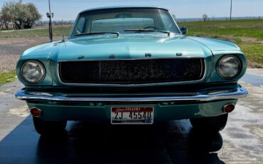 Ford-Mustang-coupe-1965-Turquoise-White-23