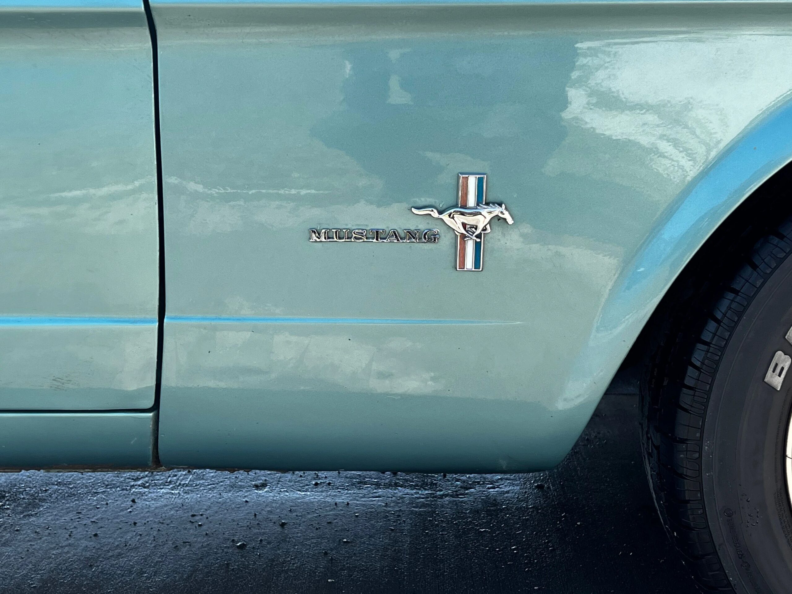 Ford-Mustang-coupe-1965-Turquoise-White-25