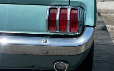Ford-Mustang-coupe-1965-Turquoise-White-26