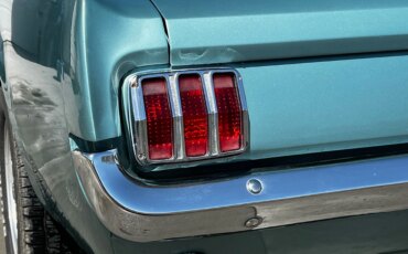 Ford-Mustang-coupe-1965-Turquoise-White-3