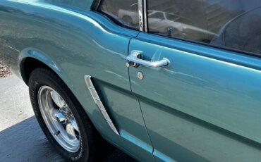 Ford-Mustang-coupe-1965-Turquoise-White-7