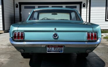 Ford-Mustang-coupe-1965-Turquoise-White-8