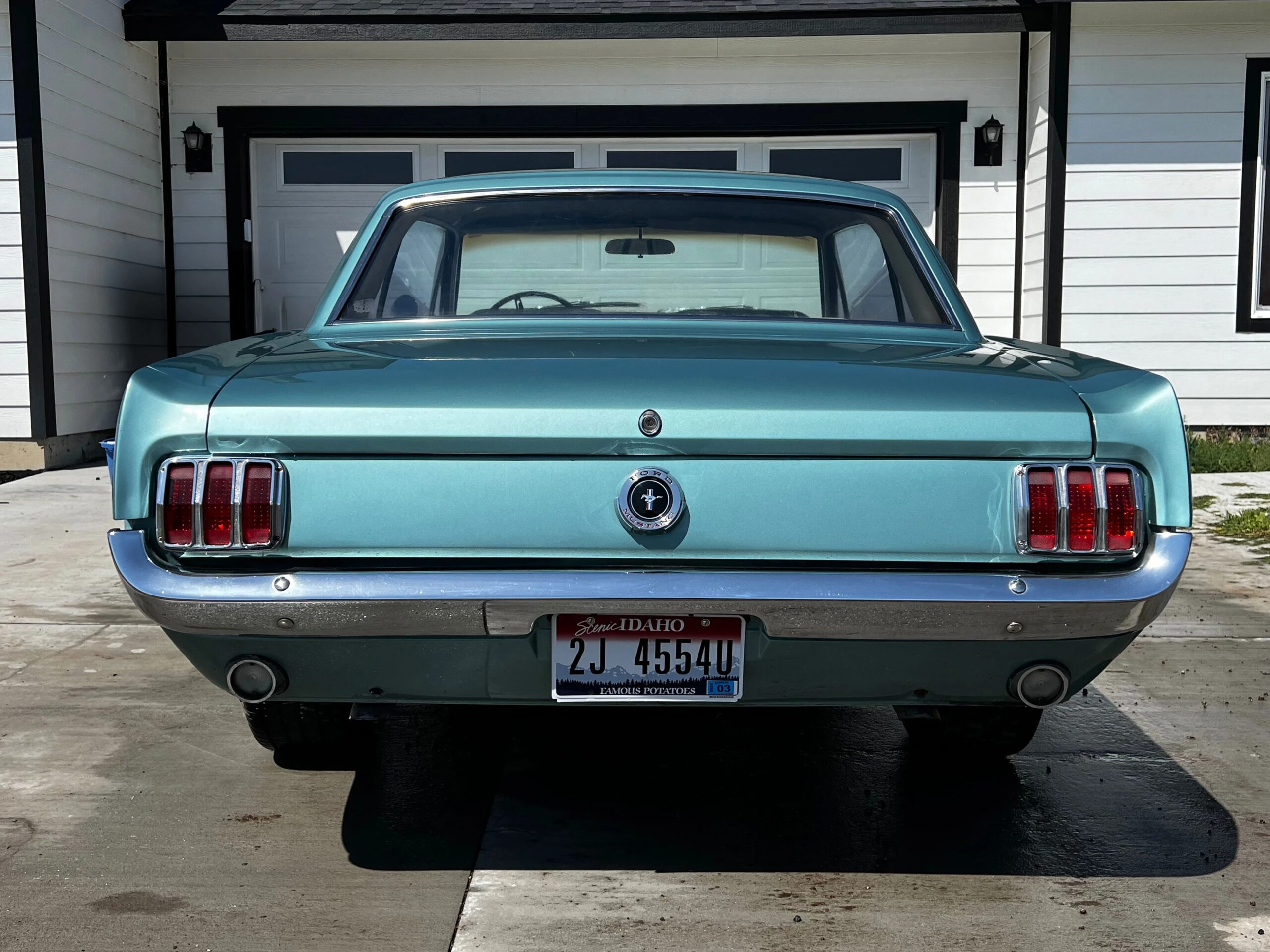 Ford-Mustang-coupe-1965-Turquoise-White-8