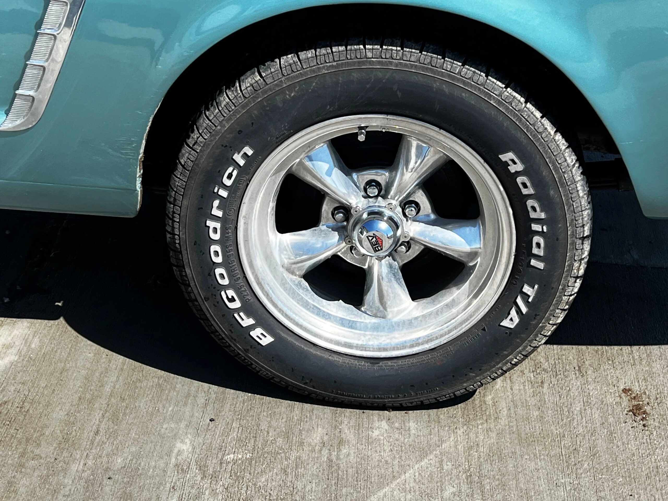 Ford-Mustang-coupe-1965-Turquoise-White-9