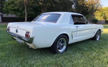 Ford-Mustang-coupe-1965-White-Red-1