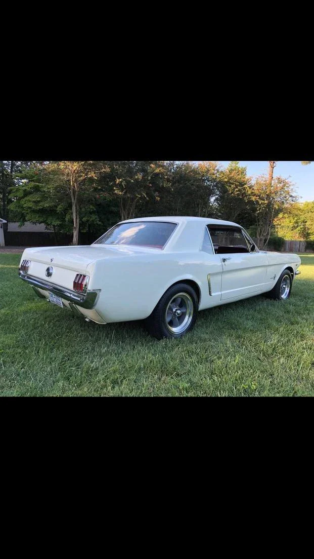 Ford-Mustang-coupe-1965-White-Red-1