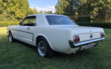 Ford-Mustang-coupe-1965-White-Red-2