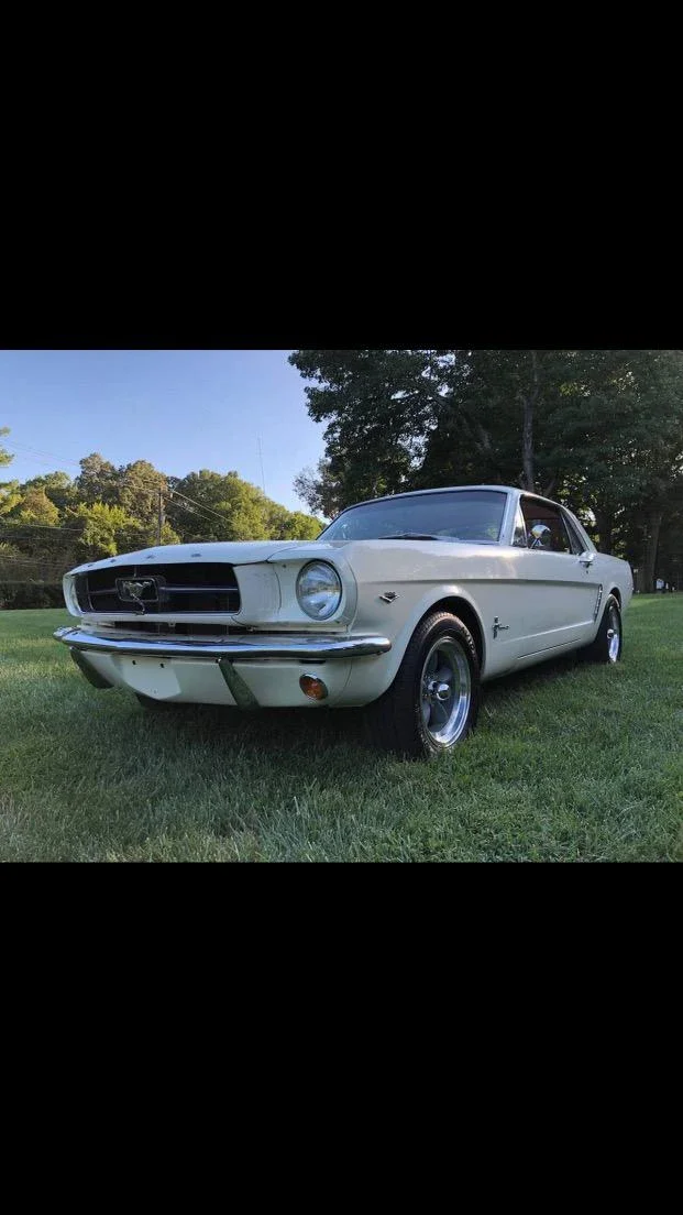Ford-Mustang-coupe-1965-White-Red