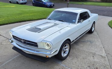 Ford-Mustang-coupe-1965-White-White-1