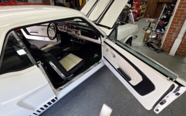 Ford-Mustang-coupe-1965-White-White-17