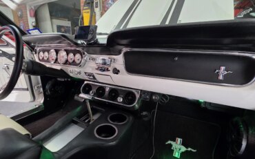 Ford-Mustang-coupe-1965-White-White-19