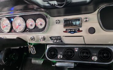 Ford-Mustang-coupe-1965-White-White-29