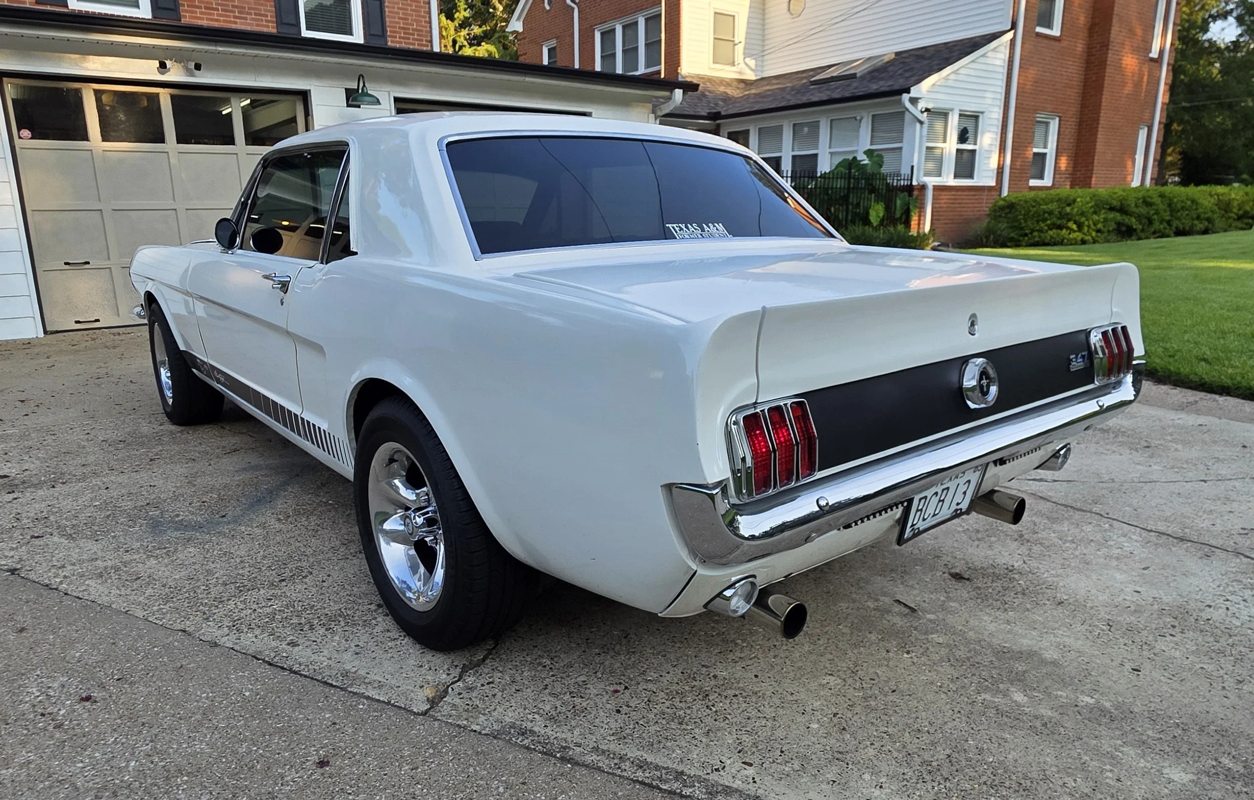 Ford-Mustang-coupe-1965-White-White-32