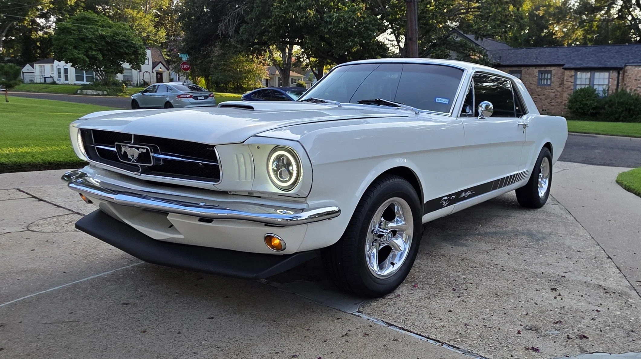 Ford-Mustang-coupe-1965-White-White-4