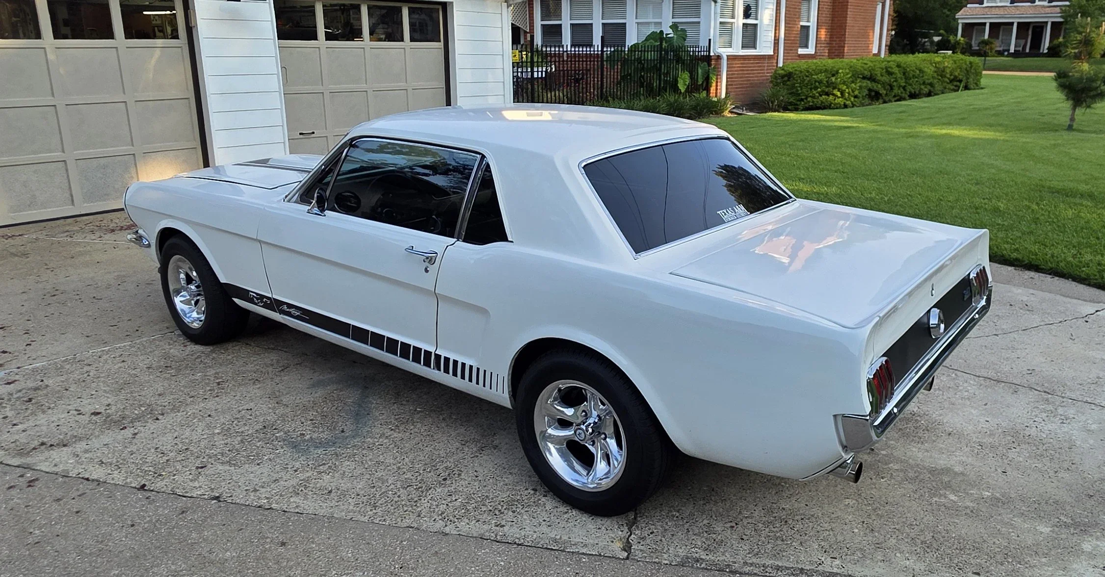 Ford-Mustang-coupe-1965-White-White-6