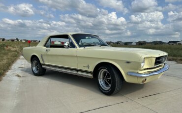 Ford-Mustang-coupe-1965-Yellow-Black-2