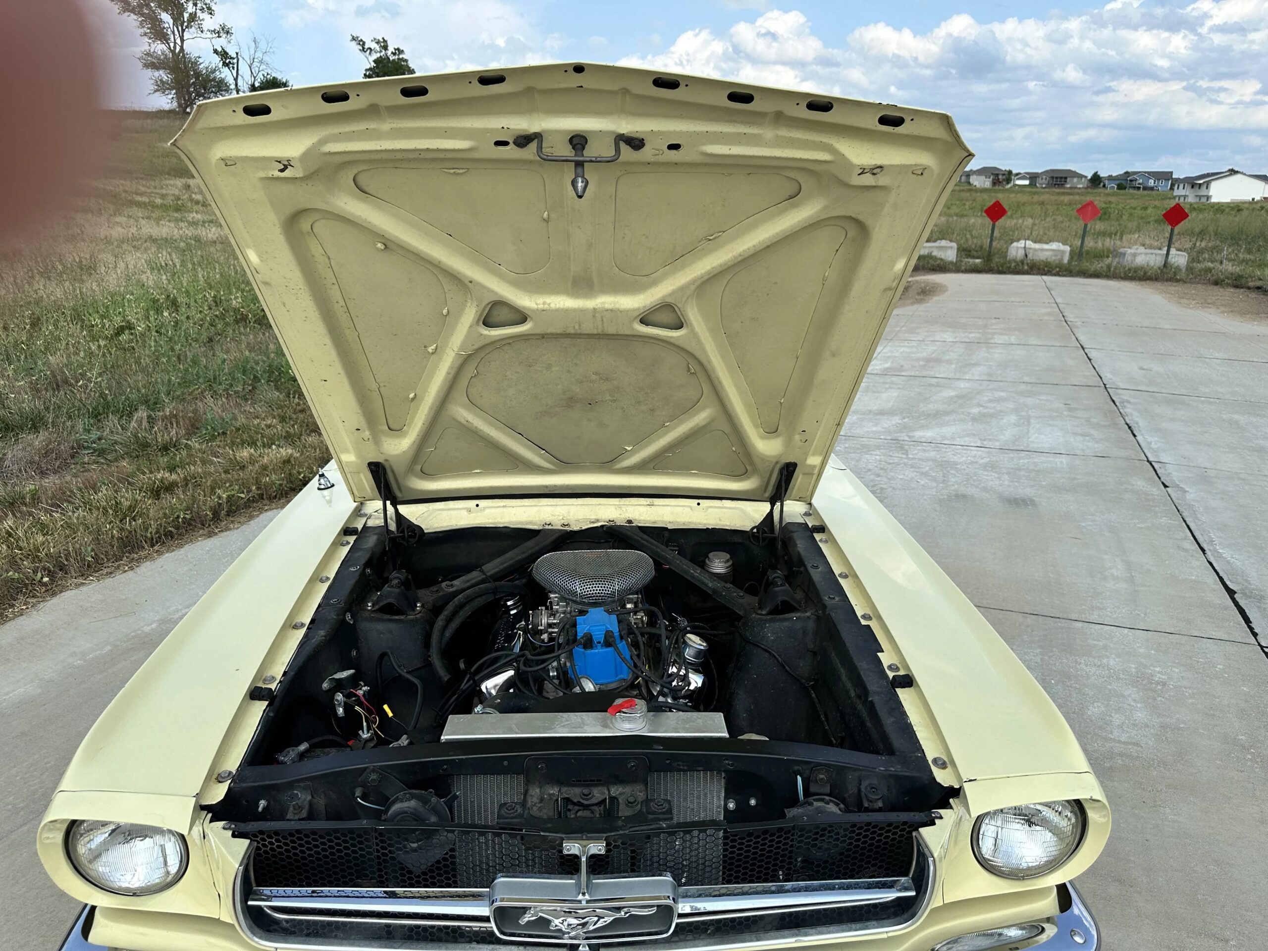 Ford-Mustang-coupe-1965-Yellow-Black-3