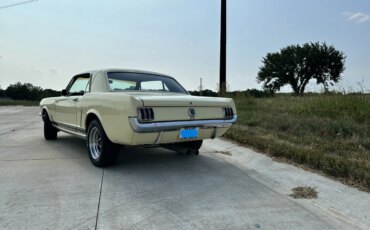 Ford-Mustang-coupe-1965-Yellow-Black-7