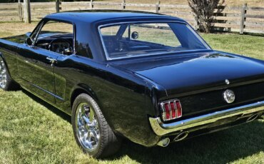 Ford-Mustang-coupe-1966-Black-Black-15