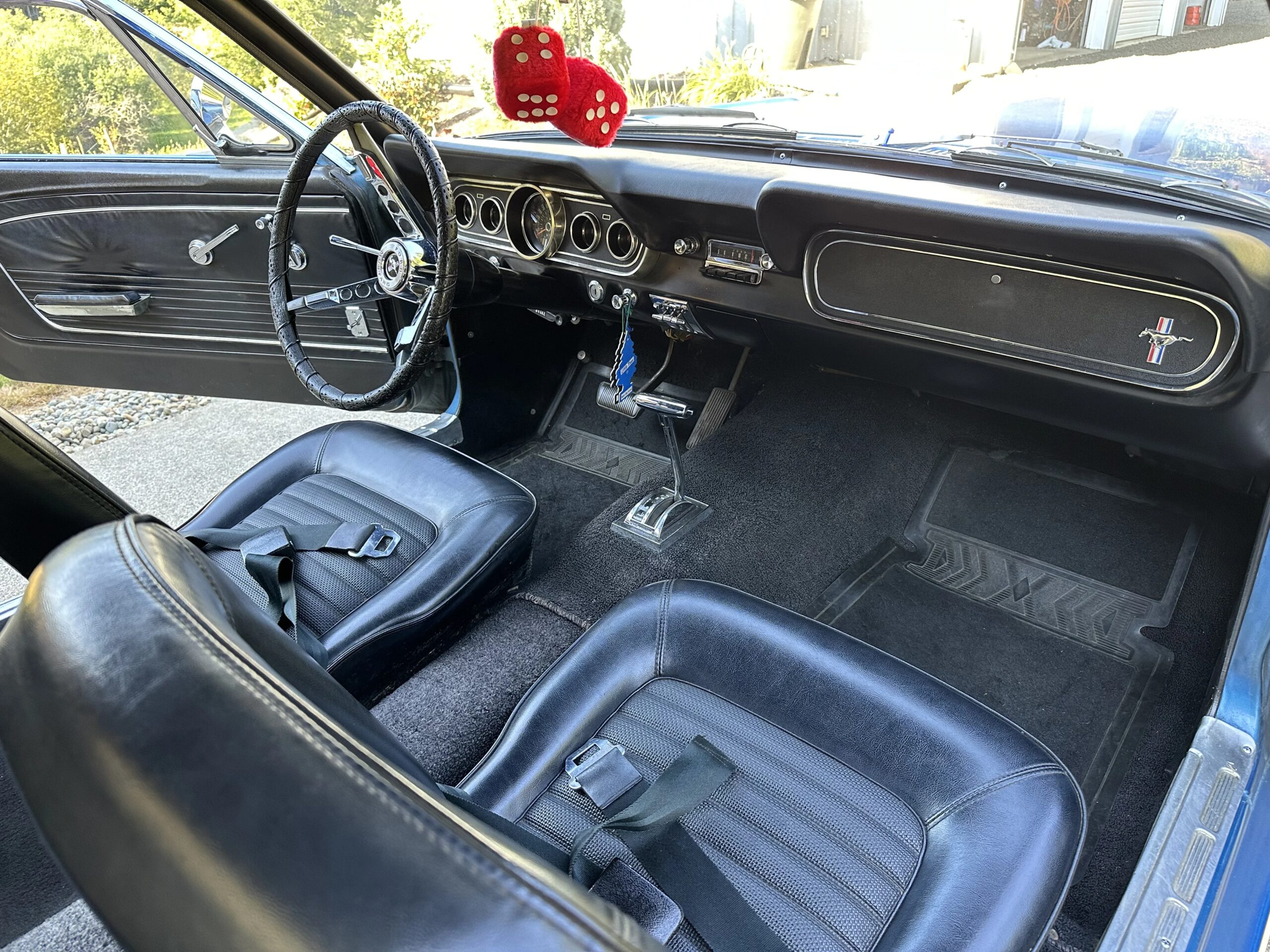 Ford-Mustang-coupe-1966-Blue-Black-3