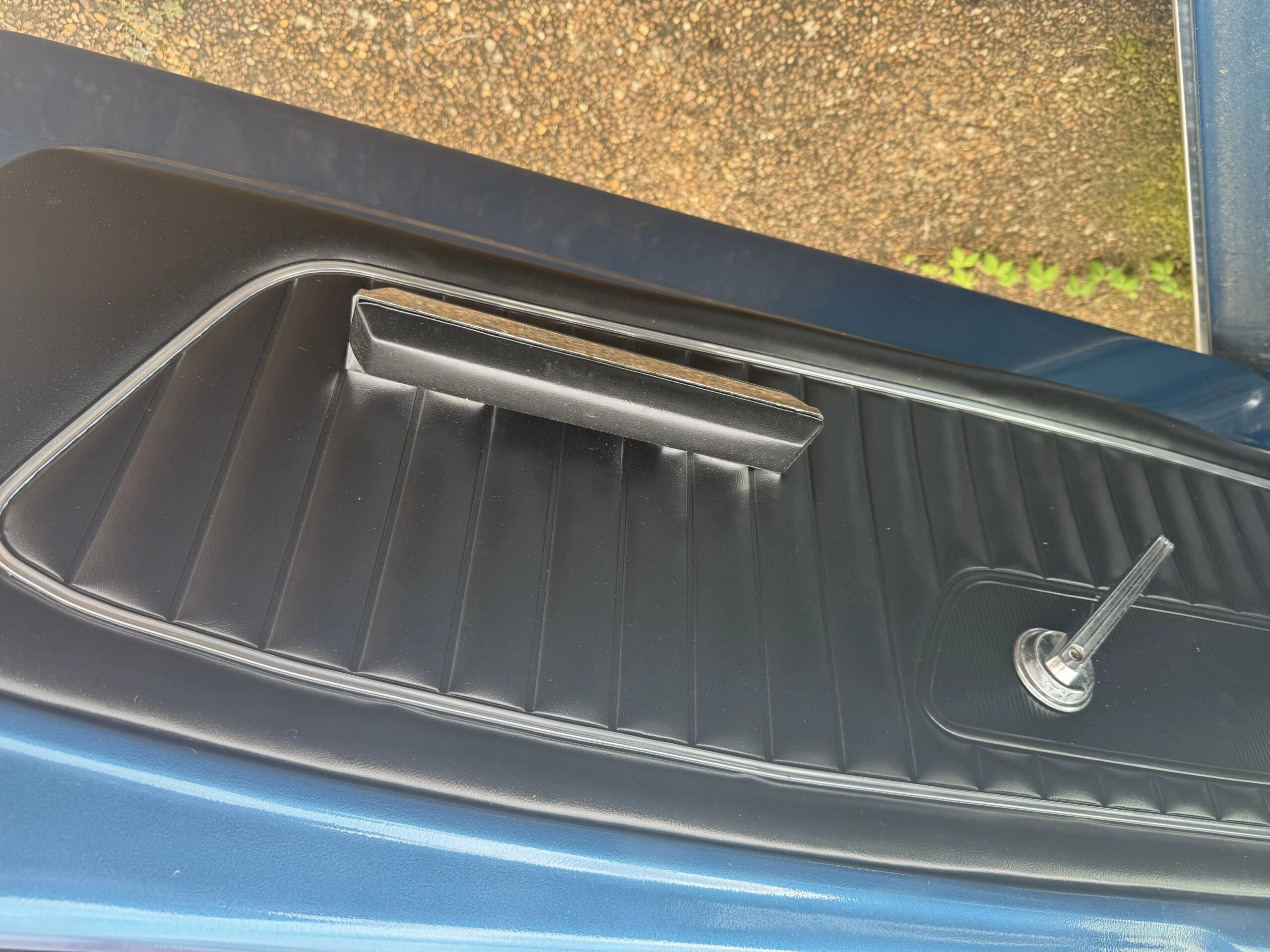 Ford-Mustang-coupe-1966-Blue-Black-4
