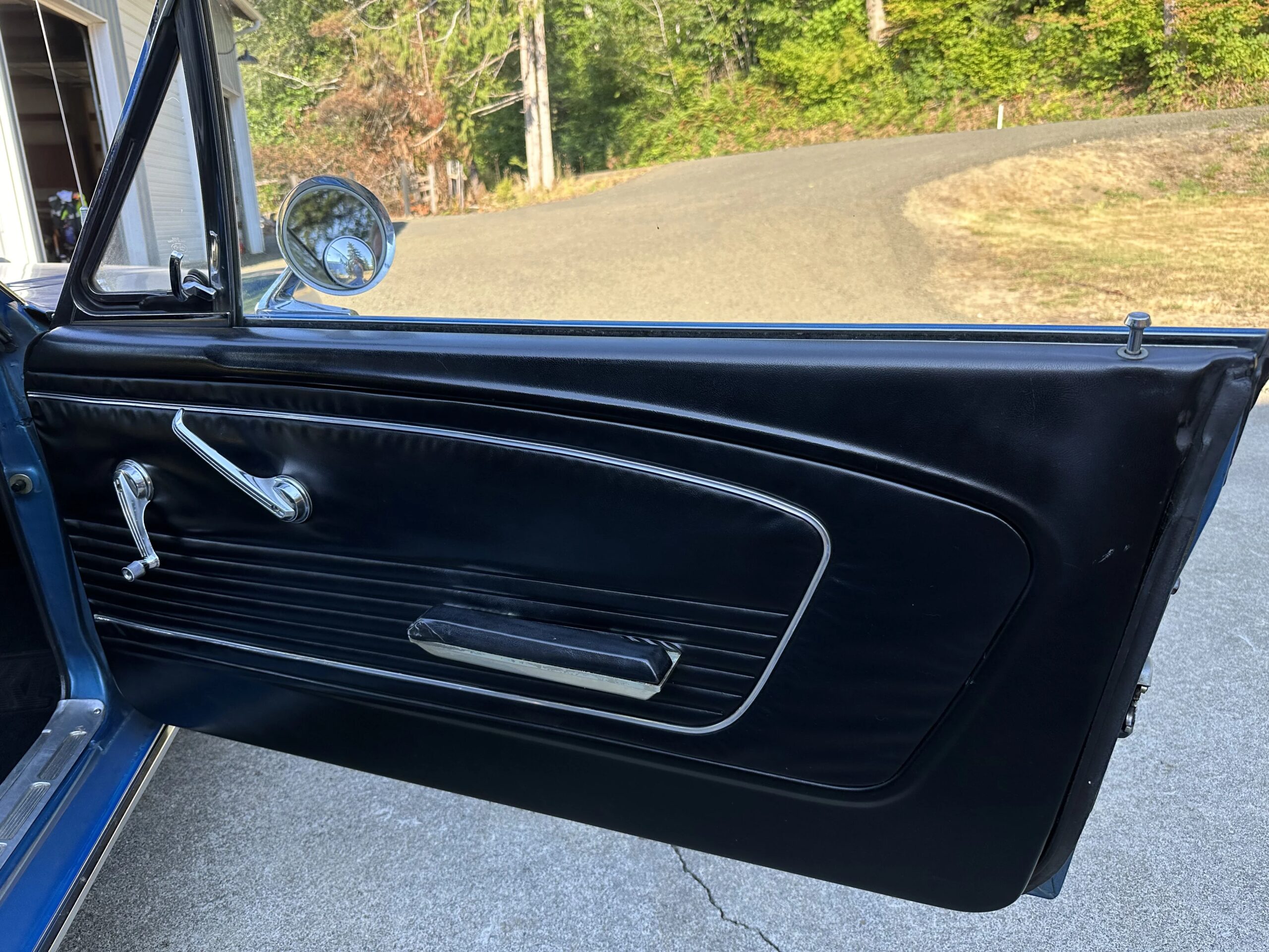 Ford-Mustang-coupe-1966-Blue-Black-7