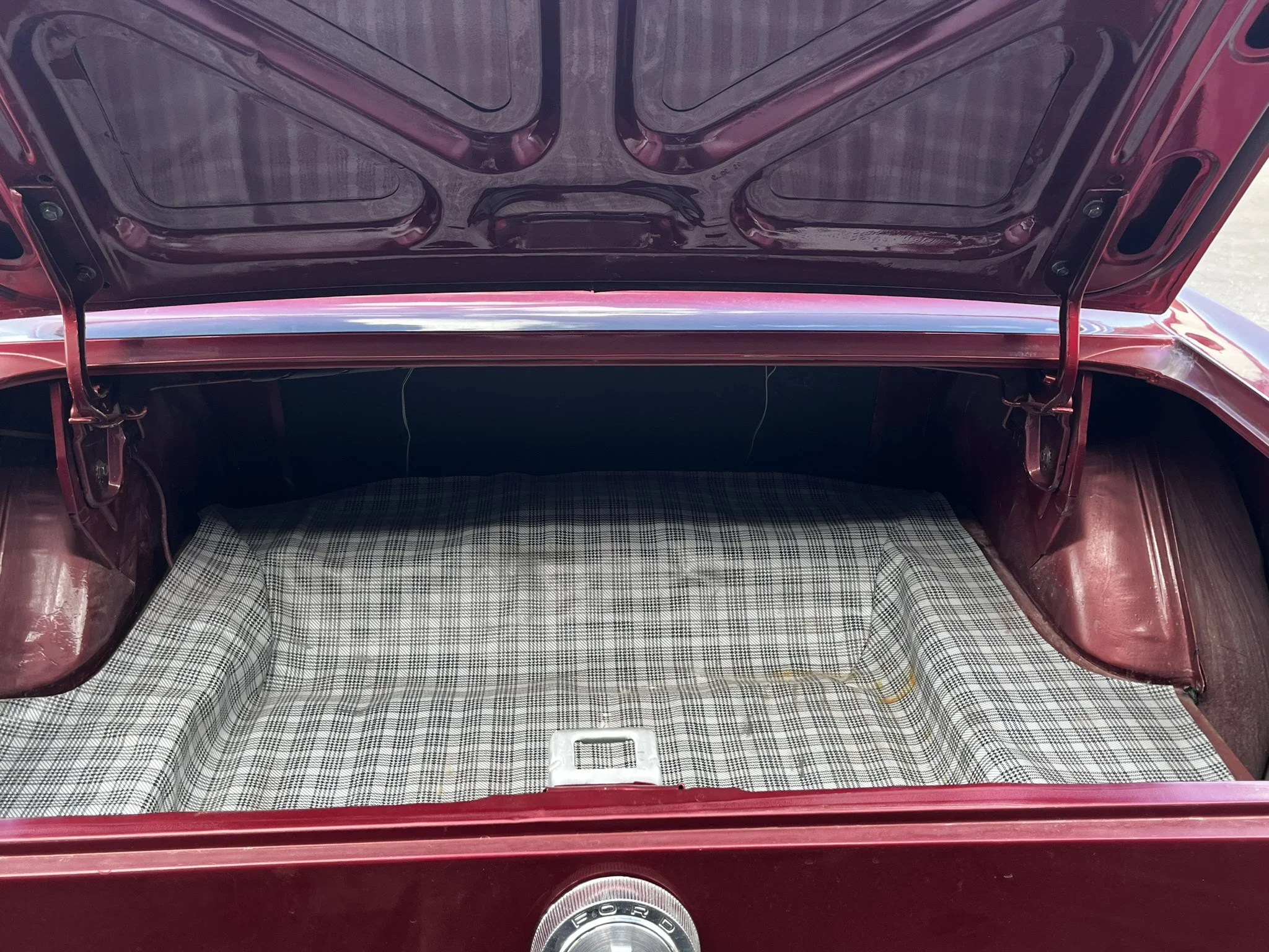 Ford-Mustang-coupe-1966-Burgundy-Black-10