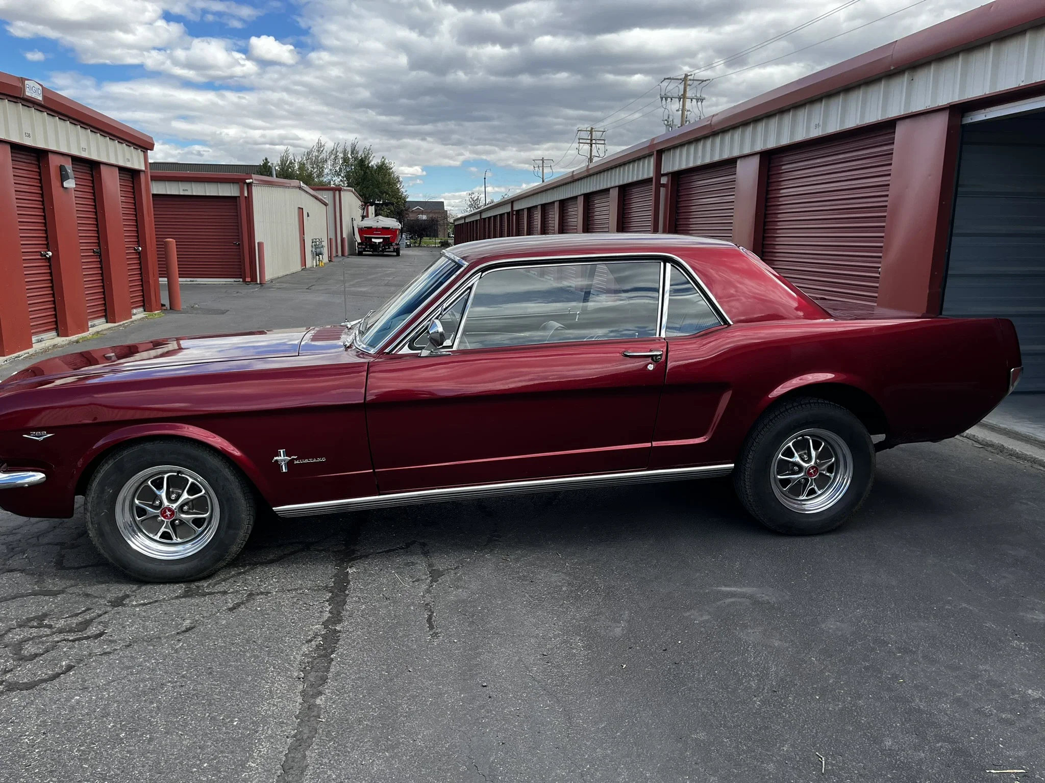 Ford-Mustang-coupe-1966-Burgundy-Black-4