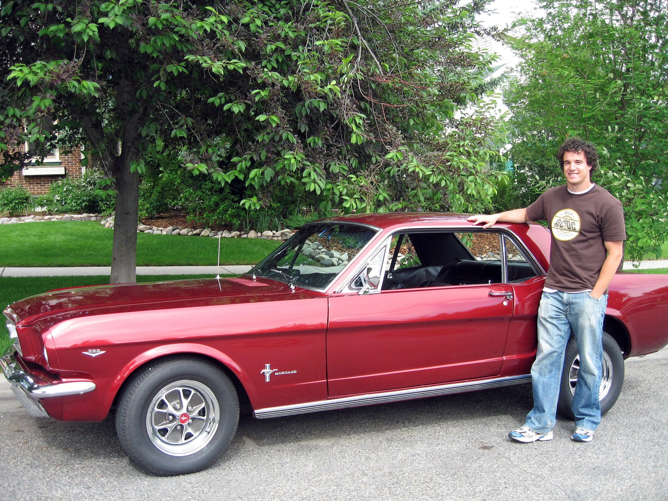 Ford-Mustang-coupe-1966-Burgundy-Black