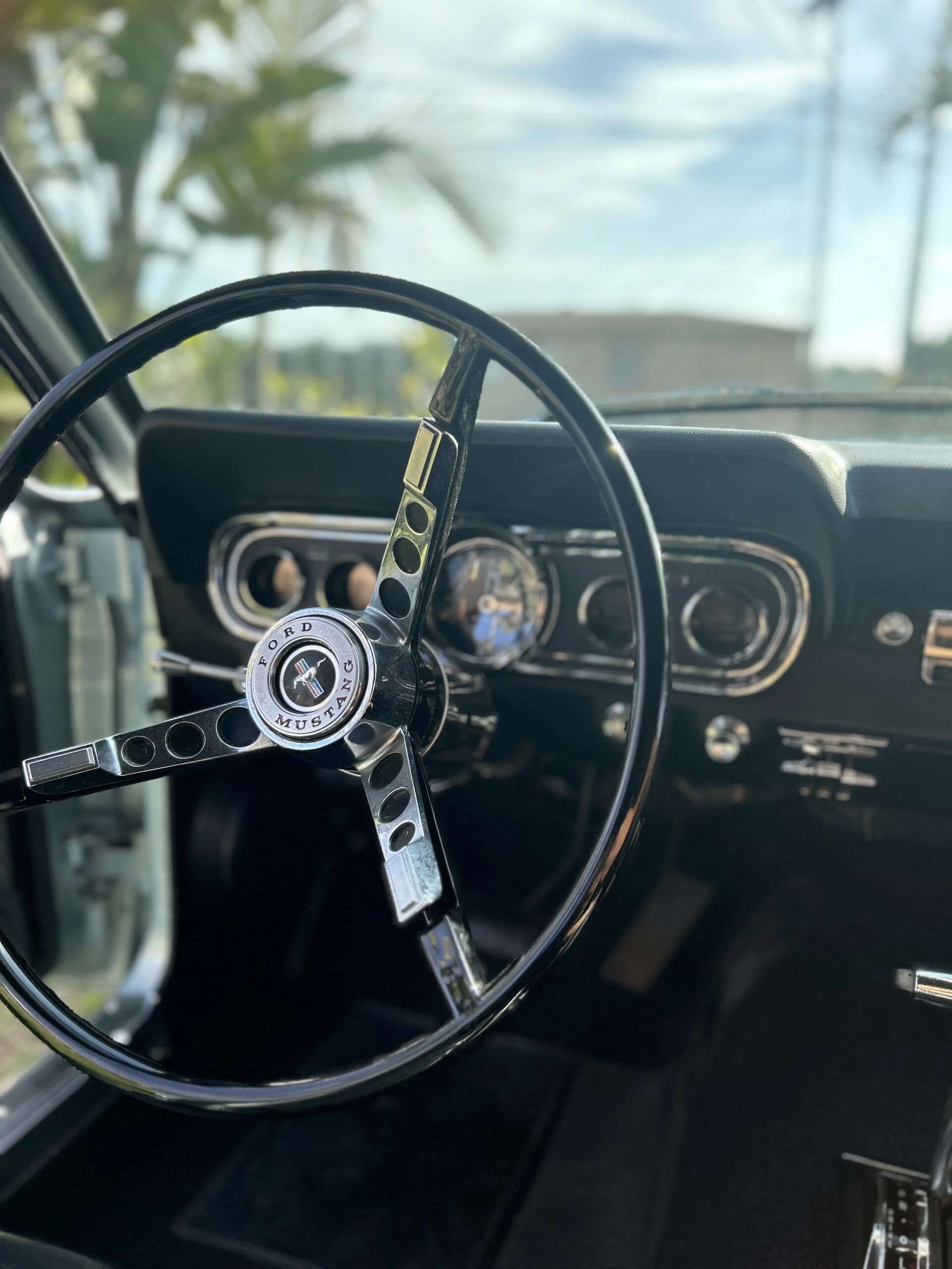 Ford-Mustang-coupe-1966-Green-Black-7