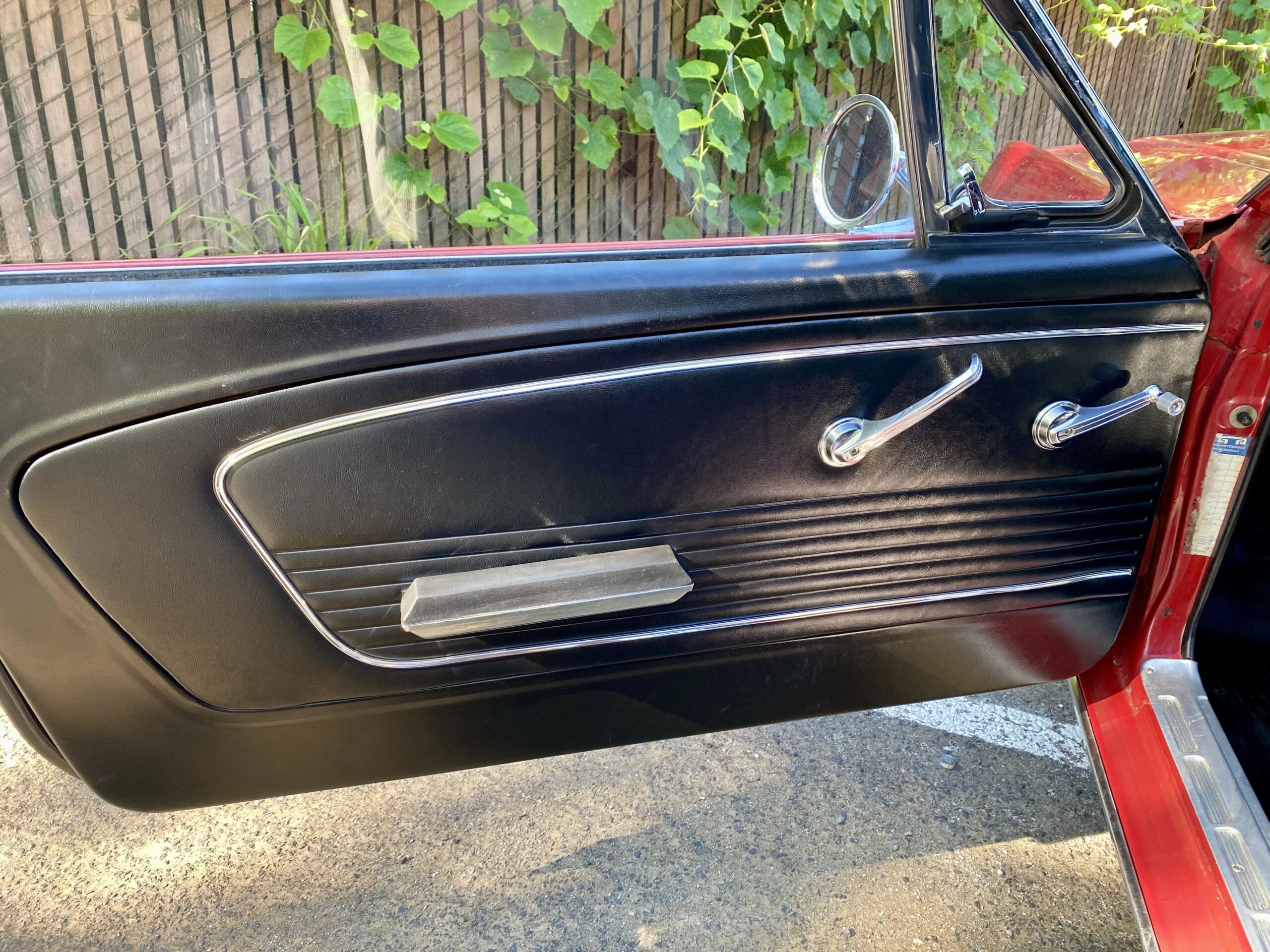Ford-Mustang-coupe-1966-Red-Black-14