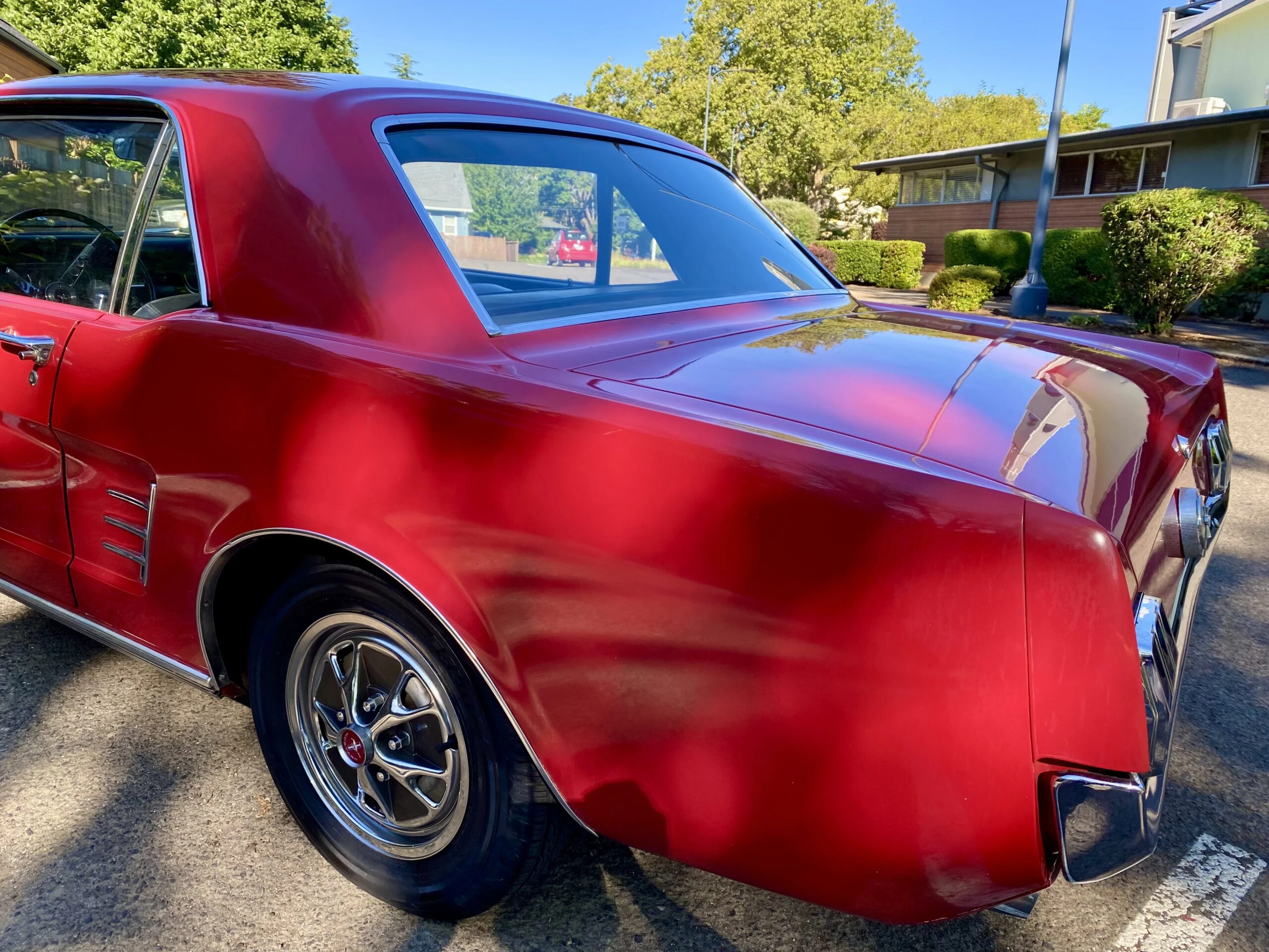 Ford-Mustang-coupe-1966-Red-Black-18