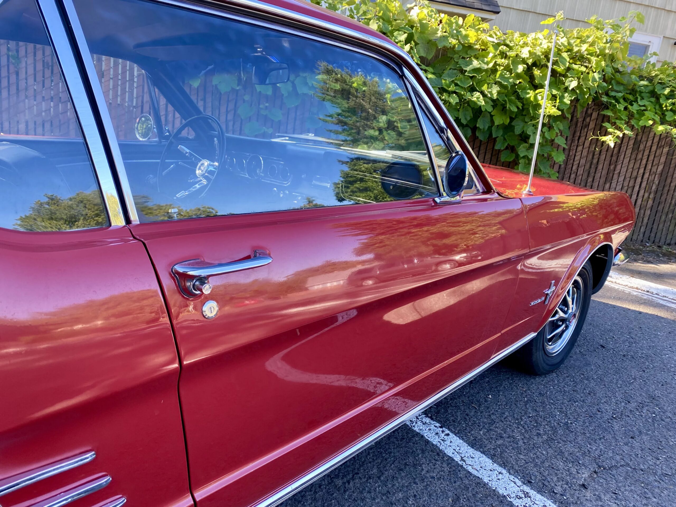 Ford-Mustang-coupe-1966-Red-Black-23