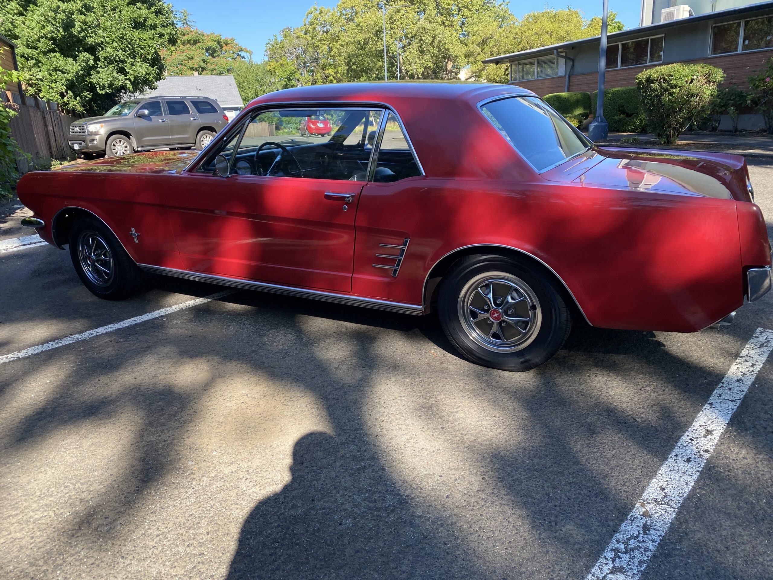 Ford-Mustang-coupe-1966-Red-Black-25