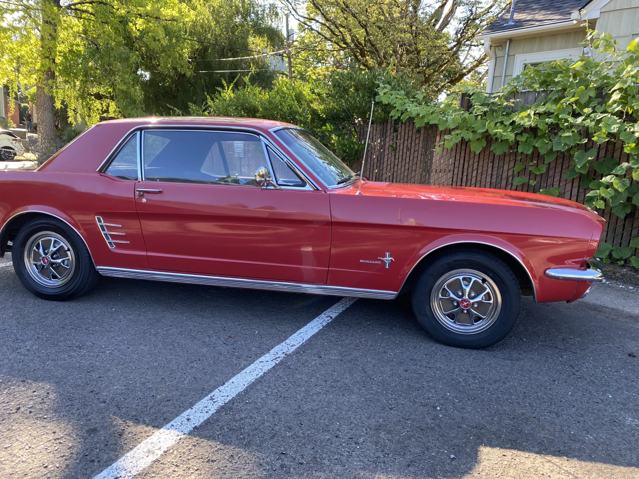 Ford-Mustang-coupe-1966-Red-Black-27