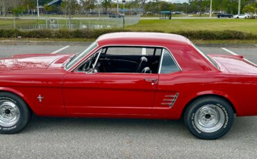 Ford-Mustang-coupe-1966-Red-Black-7